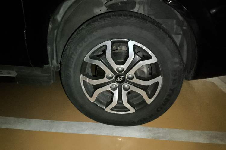 Used Hyundai Tucson 2013 2.0L Manual Two-Wheel Drive Fashion Edition
