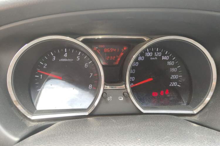 Used Nissan Livina 2013 1.6XE Manual Comfort Edition