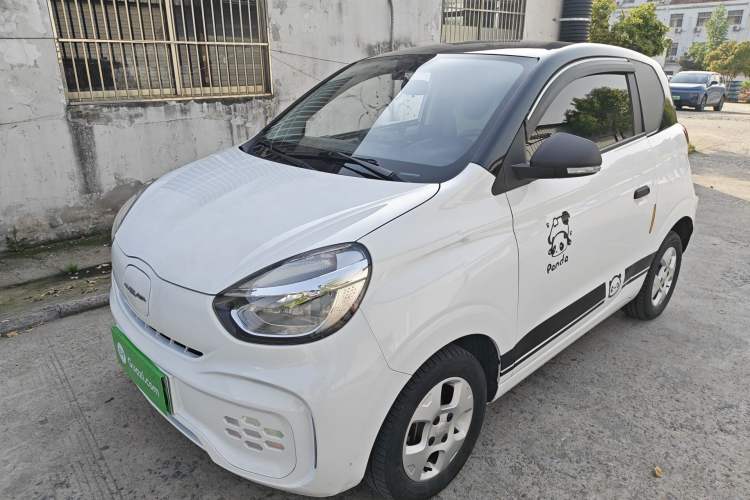 Used Roewe Clever 2021 302 km New Four-Seater Super-Efficient Version