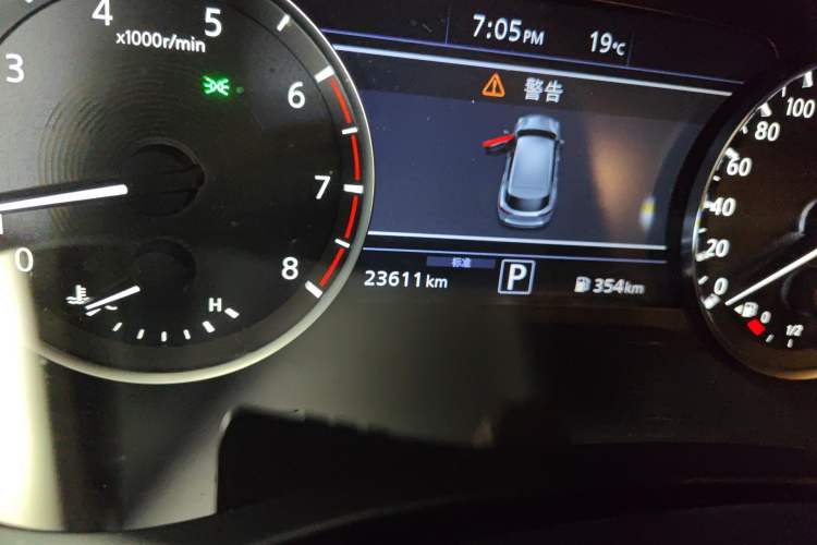 Used Infiniti QX50 2018 2.0T Two-Wheel Drive Fashion Edition Odometer Close Up