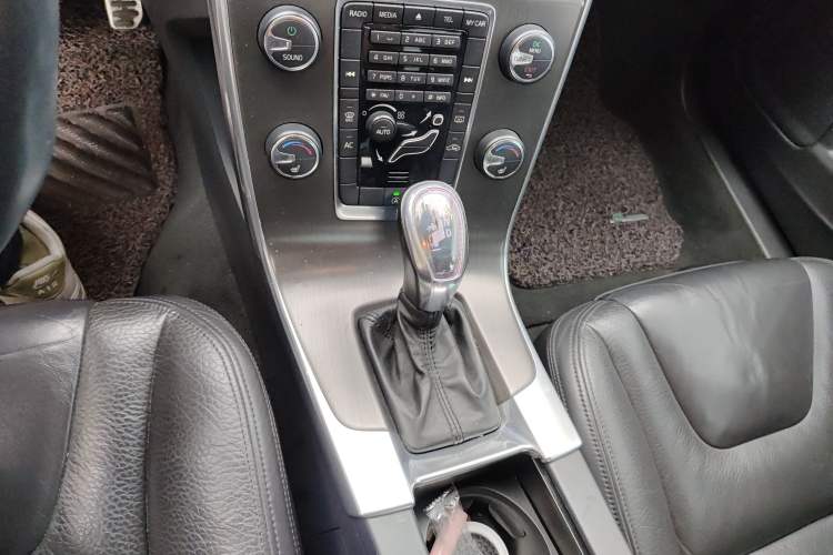 Used Volvo S60 2013 T5 Comfort Edition Gear Lever