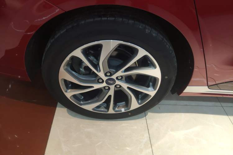 Used Ford Mondeo 2025 2.0T EcoBoost Ultimate Edition Right Rear Wheel Hub