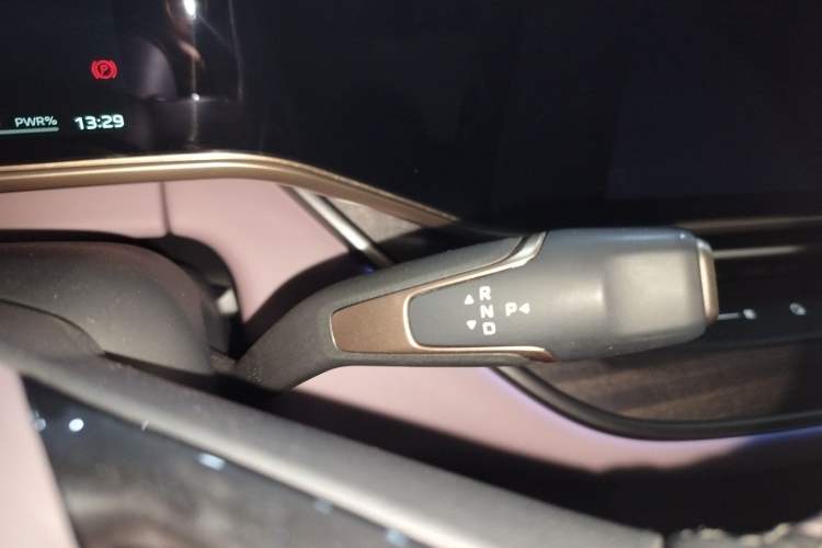 Used Hongqi Tiangong 08 2025 680 Ultra Four-Wheel-Drive Version Gear Lever