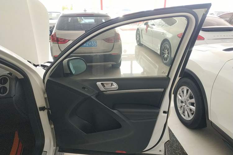 Used Volkswagen Tiguan L 2013 1.8 TSI Automatic All-Wheel Drive Luxury Model
