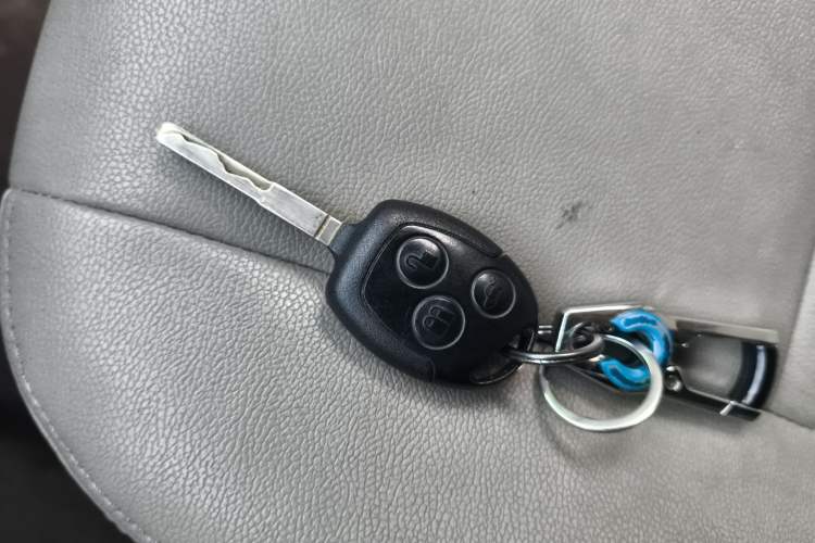 Used Ford Transit 2021 2.0T Diesel Manual Advanced Commercial Traveler Mid-axle Mid-roof 7-Seater China VI
