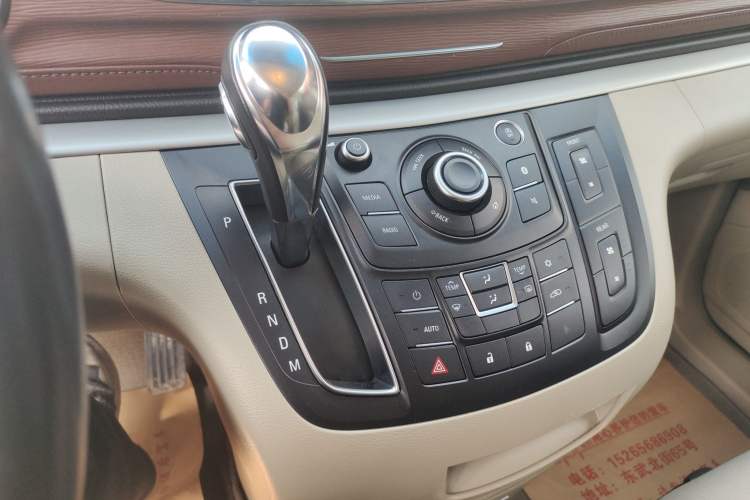 Used Buick GL8 2017 25S Comfort Version China V Standard Gear Lever