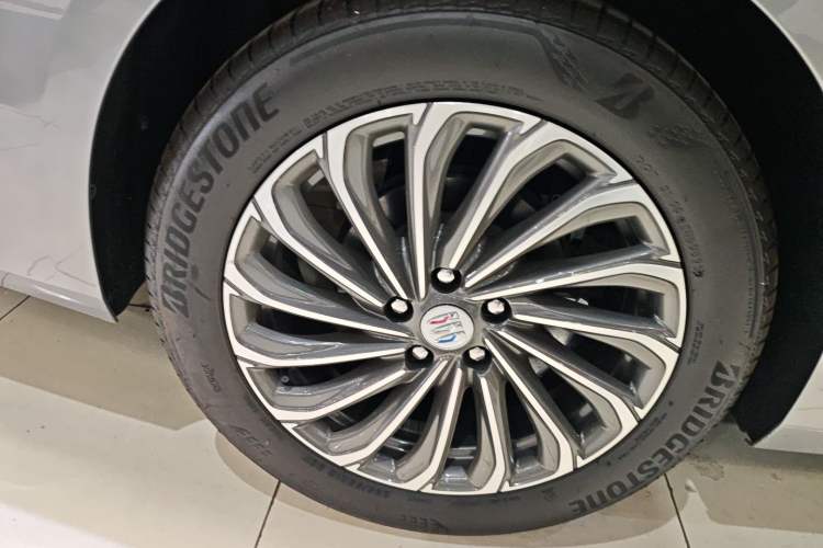 Used Buick LaCrosse 2023 28T Prestige Edition
