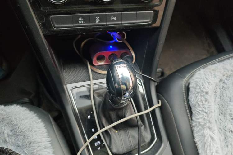 Used Volkswagen Touran 2018 Volkswagen Touran L 280TSI DSG Comfort Edition 7 Seats China VI Standard Gear Lever