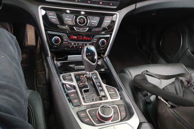 Used Geely Auto Emgrand GT 2015 1.8T Flagship Model Gear Lever