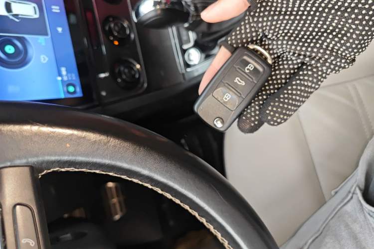 Used Volkswagen Cross Lavida 2014 1.6L Automatic Vehicle Key