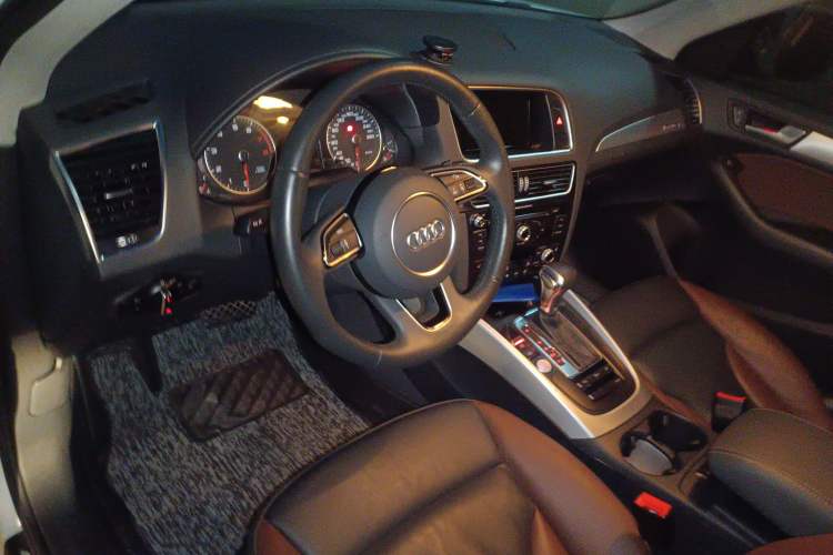 Used Audi Q5 2018 Collector's Edition 40 TFSI Technology Model
