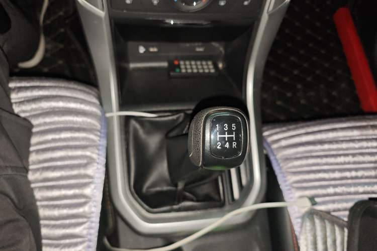 Used SAIC MAXUS T60 2017 2.4L Gasoline Manual Two-Wheel Drive High-Ride Elite Standard Van Gear Lever