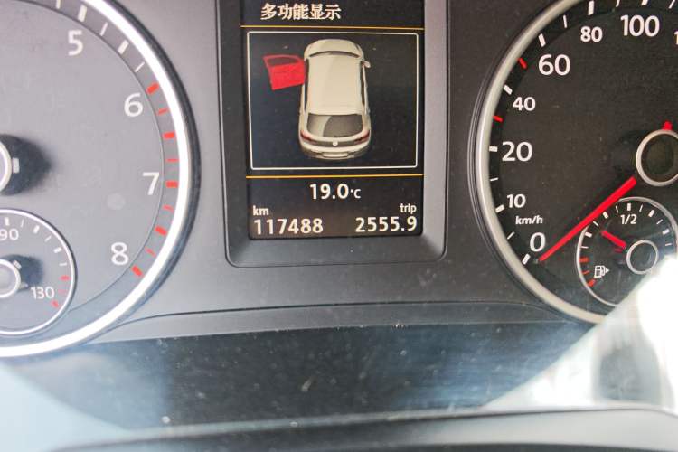 Used Volkswagen Tiguan 2016 300TSI Automatic Two-Wheel Drive Luxury Edition Odometer Close Up