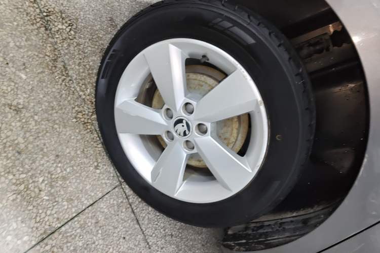 Used Skoda Rapid 2013 1.6L Automatic Smart Selection Model
