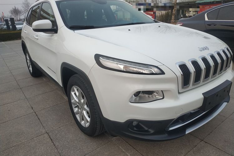 Used Jeep Cherokee 2017 2.0L Superior Edition

