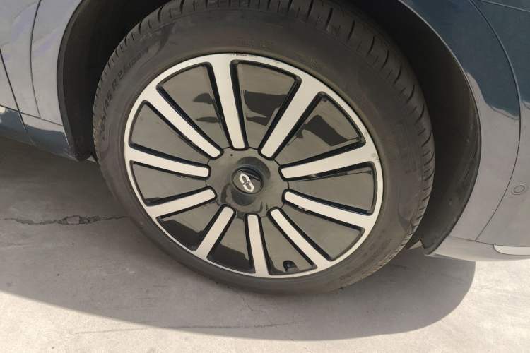 Used Hima AITO M9 2024 All-Electric Max Version 100 kWh 6-Seater