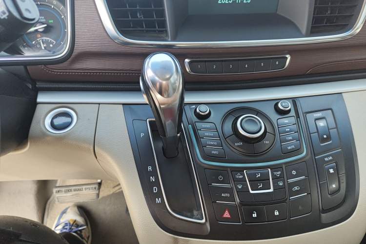 Used Buick GL8 2015 2.4L Luxury Business Premium Edition