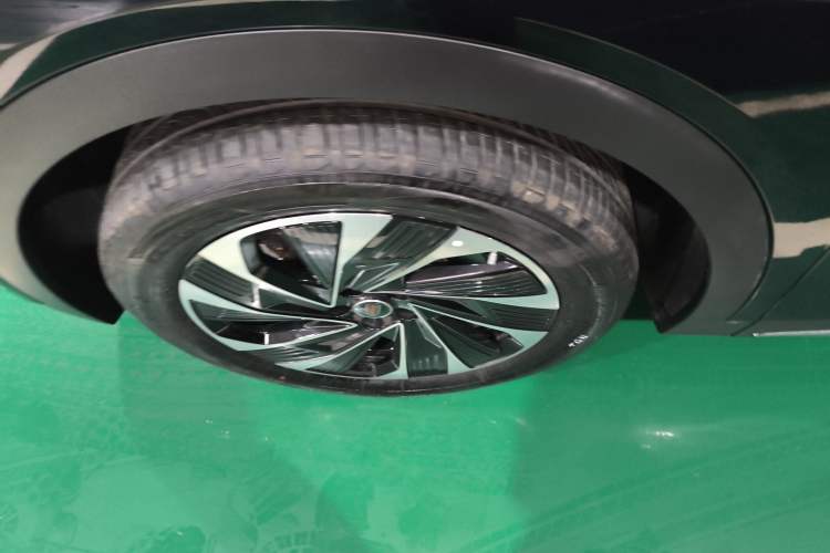 Used Hongqi HS7 PHEV 2024 2.0T PHEV Four-Wheel Drive Flagship Edition 6 Seats Left Front Wheel Hub