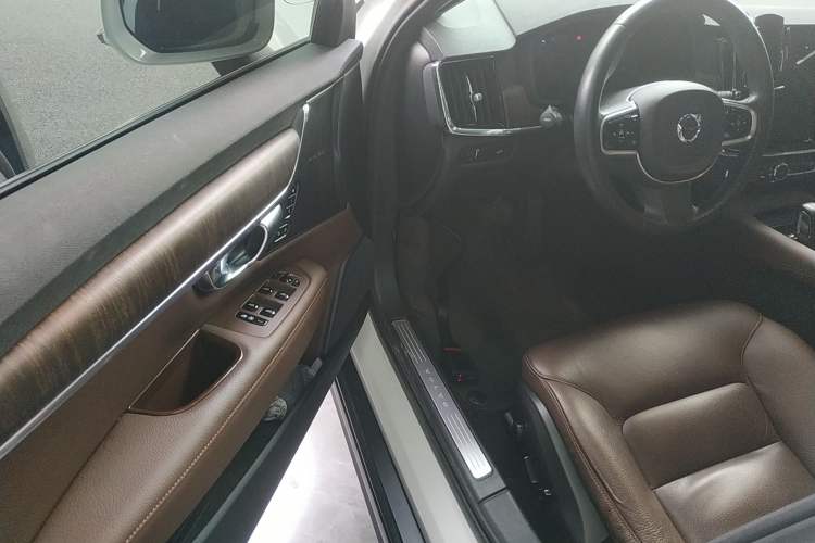 Used Volvo V90 2021 Cross Country B5 AWD Smart Range Edition