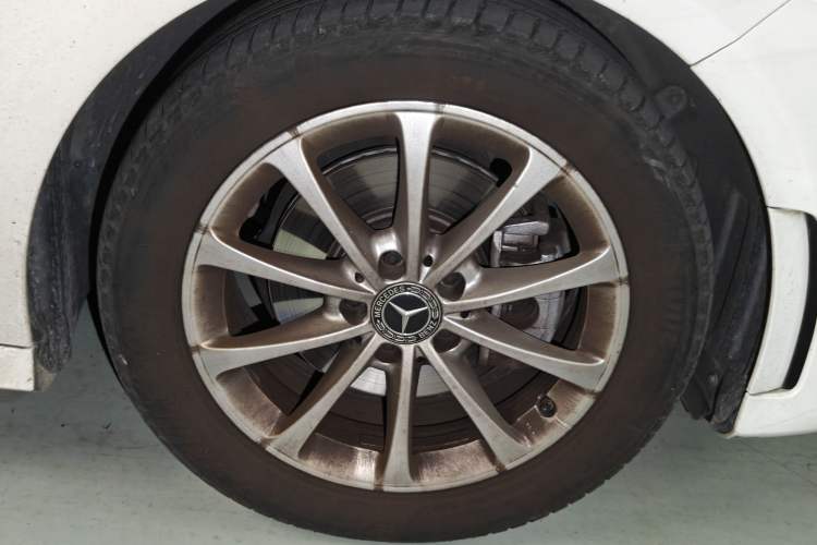 Used Mercedes-Benz A-Class 2021 A 200 L Sport Sedan Fashion Model Right Front Wheel Hub