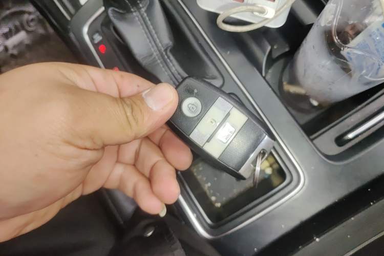 Used Kia Sorento 2015 Sorento L 2.4L Gasoline 4WD Elite Edition 5 Seats China IV Standard
