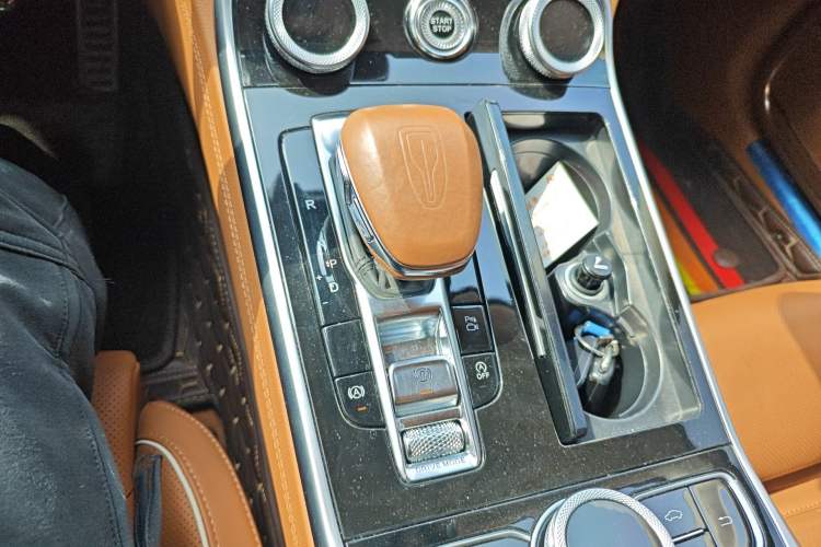 Used Hongqi H9 2020 2.0T Smart Connect Flagship Edition Gear Lever