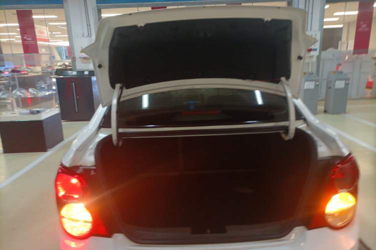 Used Chevrolet Aveo Sonic 2011 Sedan 1.4L Manual Transmission SE
