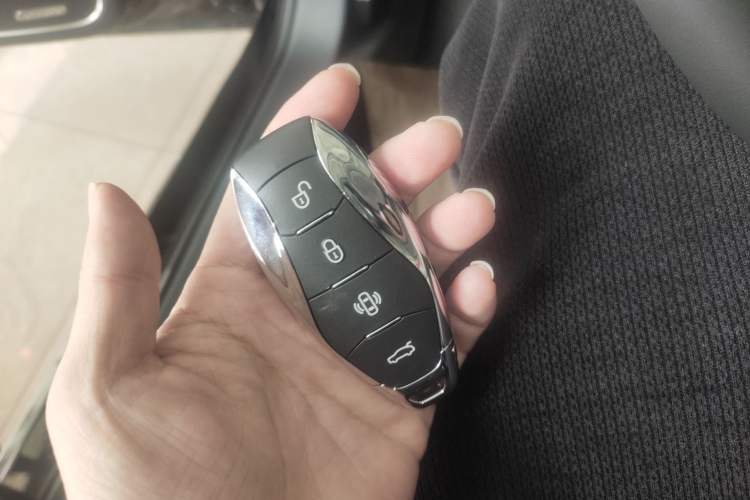 Used Hongqi H5 PHEV 2025 170 Super Hybrid Version Vehicle Key