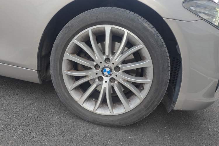Used BMW 5 Series 2017 525Li Luxury Design Package Right Front Wheel Hub