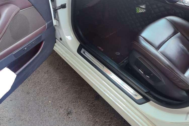 Used BMW 5 Series 2014 525Li Luxury Design Package