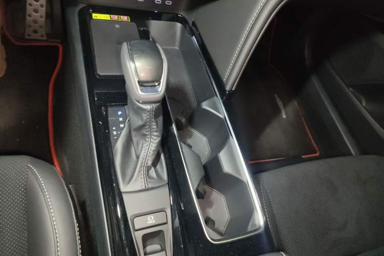 Used Toyota Camry 2024 Dual-Motor 2.5 HXS Sport Plus Edition Gear Lever