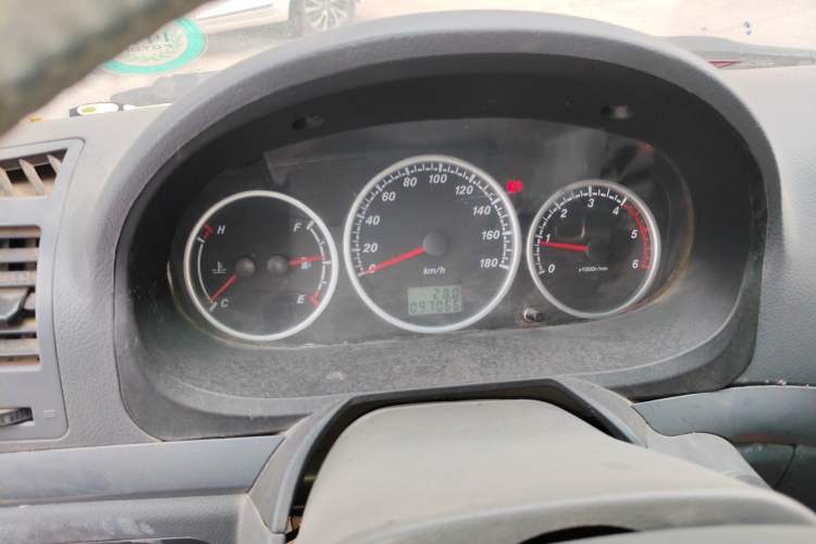 Used Foton Scenic 2014 2.5T Express Standard Long-Wheelbase High-Roof Version with 4J25TC Powertrain