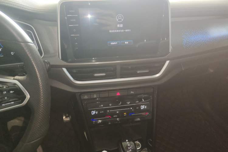 Used Volkswagen T-ROC 2023 300TSI DSG Two-Wheel-Drive Chen Guang Edition Audio And AC Panel