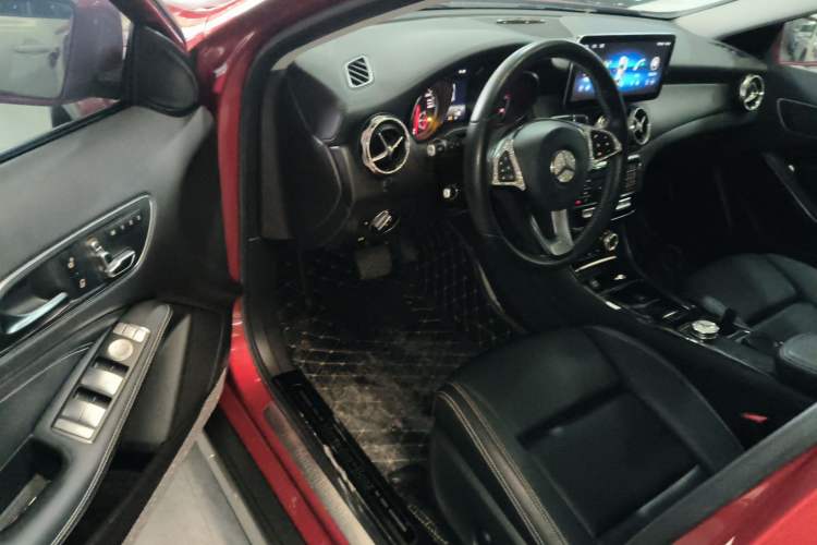 Used Mercedes-Benz GLA 2017 GLA 200 Fashion Model
