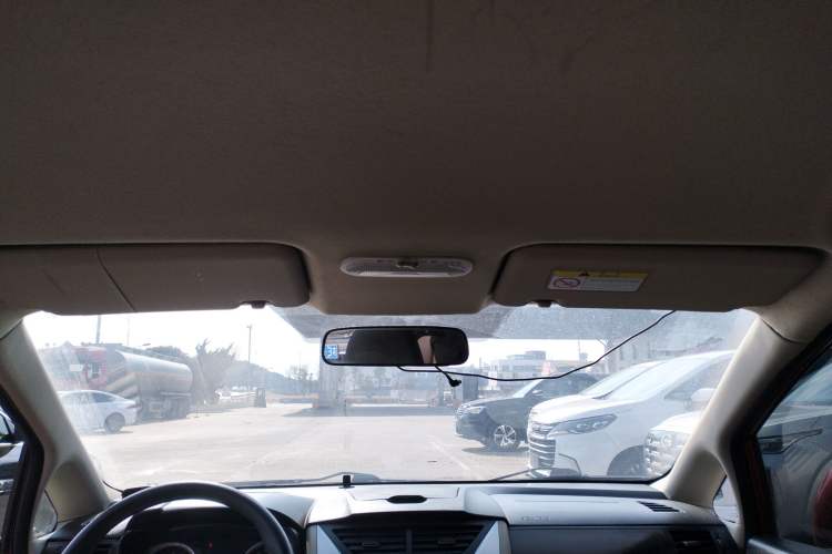 Used Venucia R50 2014 1.6L Automatic Splendid Edition