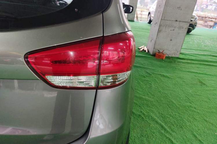 Used Kia Carens 2013 2.0L 7-Seater Automatic Comfort Edition China IV Standard