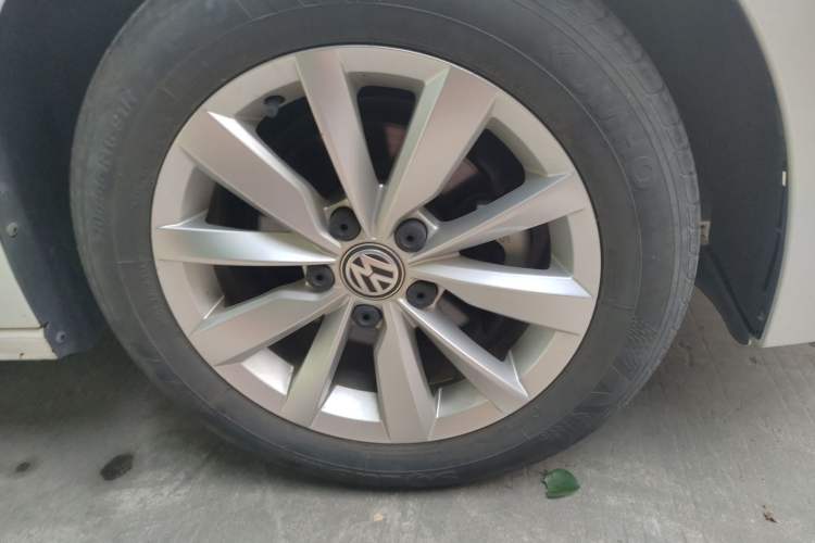 Used Volkswagen Bora 2020 1.5L Automatic Comfort Model Right Front Wheel Hub