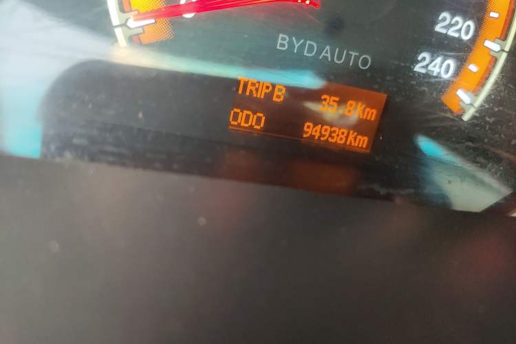 Used BYD F3 2015 Energy-Efficient Model 1.5L Manual Comfort Edition Odometer Close Up