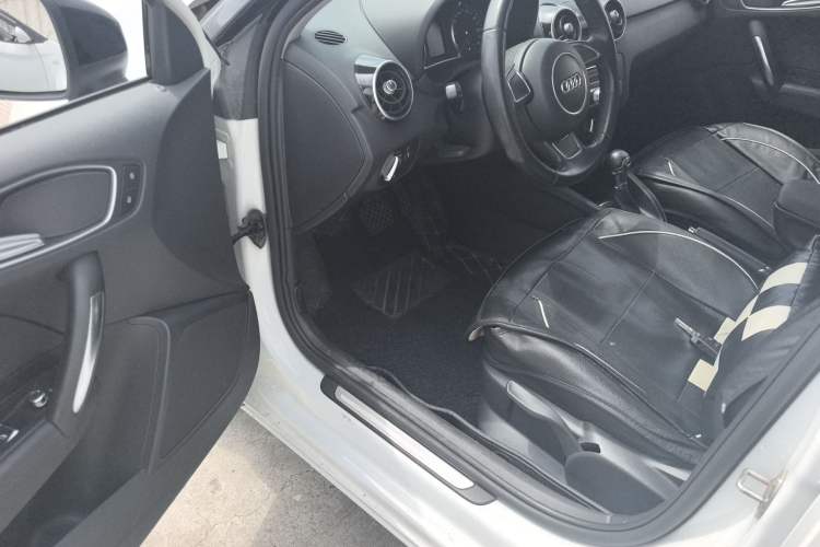 Used Audi A1 2016 30 TFSI Sportback Design Fashion Edition Interior 3