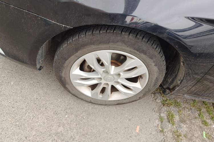 Used Geely Auto Emgrand 2014 Sedan 1.5L Manual Elite Model Exterior 4