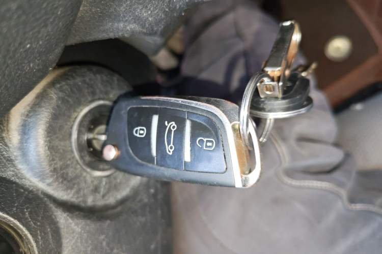 Used Foton Tunland 2020 2.0T Tigon 5 Diesel Two-Wheel-Drive Luxury Version Long Wheelbase Flatbed – 4F20TC