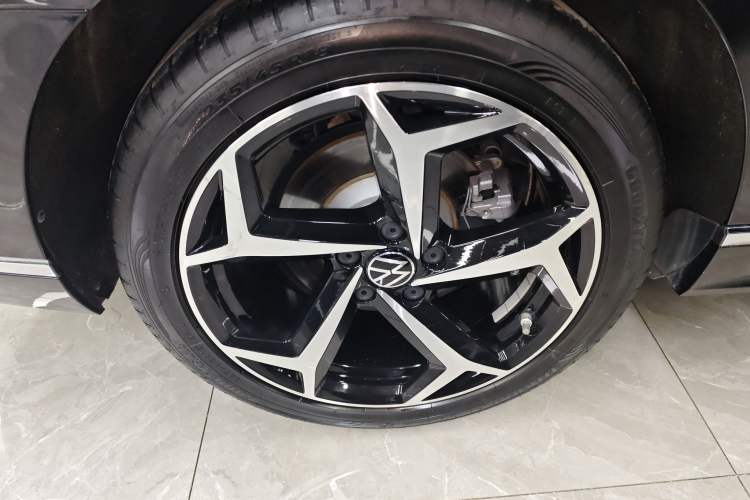 Used Volkswagen Magotan 2024 2 Million Units Zhongxiang Version 330TSI DSG Luxury Edition