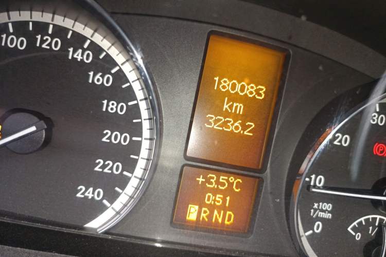 Used Mercedes-Benz Viano 2010 2.5L Luxury Edition