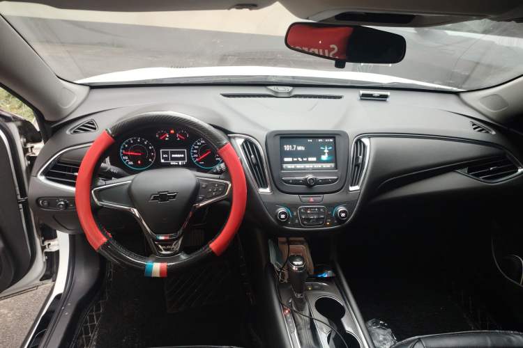 Used Chevrolet Malibu XL 2017 1.5T Automatic Ruichi Edition Center Console