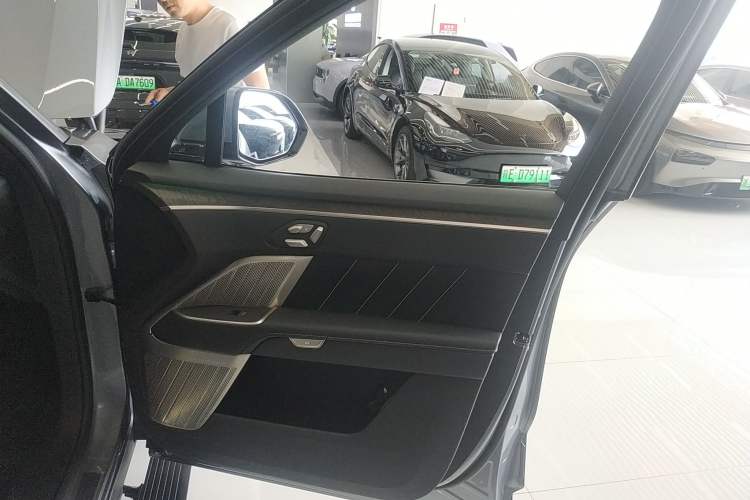 Used ONVO Luxeed L90 2025 Model—Ultra Six-Seater Version