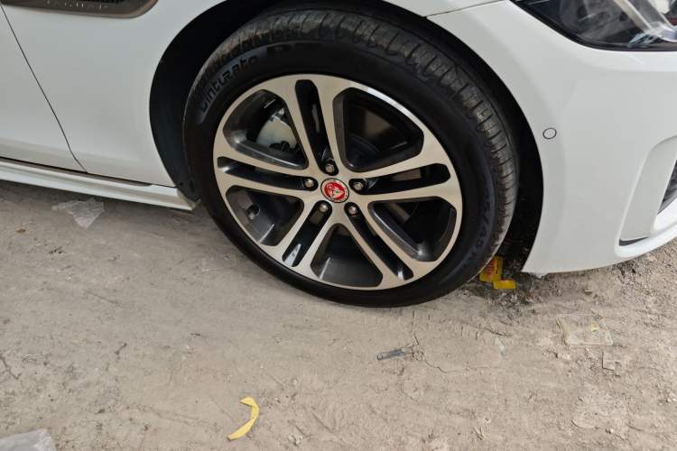 Used Jaguar XEL 2021 2.0T 250 PS R-DYNAMIC S Advanced Sport Edition Right Front Wheel Hub