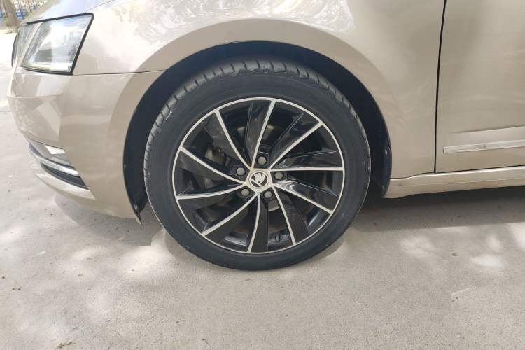 Used Skoda Octavia 2018 TSI280 DSG Flagship Edition Left Front Wheel Hub
