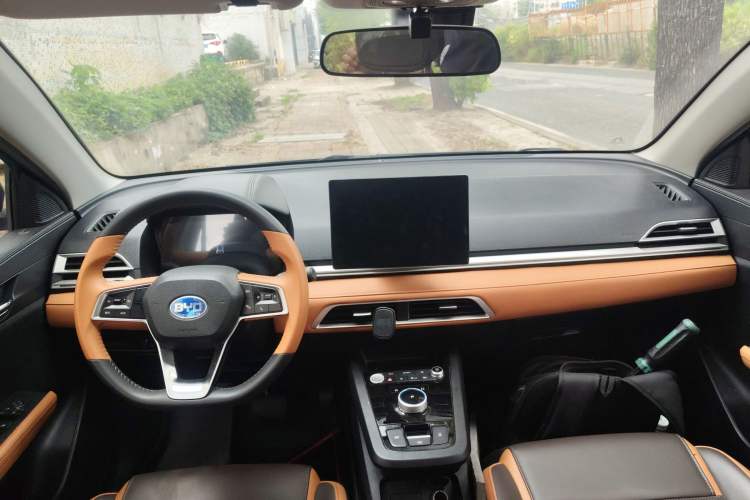 Used BYD e2 2021 Luxury Model Center Console