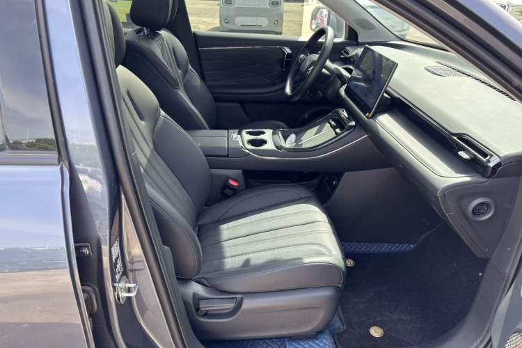 Used AION V 2024 Aion Tyrannosaurus 650 Smart Luxury Edition
