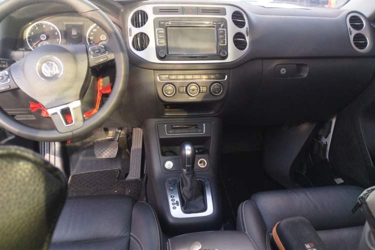 Used Volkswagen Tiguan 2016 300TSI Automatic All-Wheel Drive Luxury Edition Audio And AC Panel